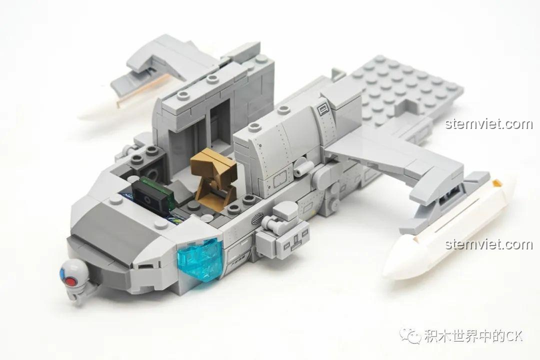 Quá trình lắp ráp phần thân của mô hình Trực thăng Z-20 cho con trai từ 6 tuổi, các chi tiết nhựa ABS cao cấp.