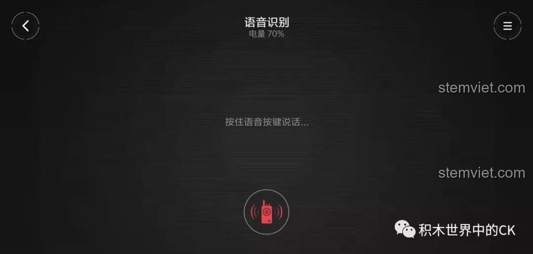 Giao diện nhận dạng giọng nói trong ứng dụng của đồ chơi mô hình Xe địa lập trình được 01, sẵn sàng nhận lệnh.