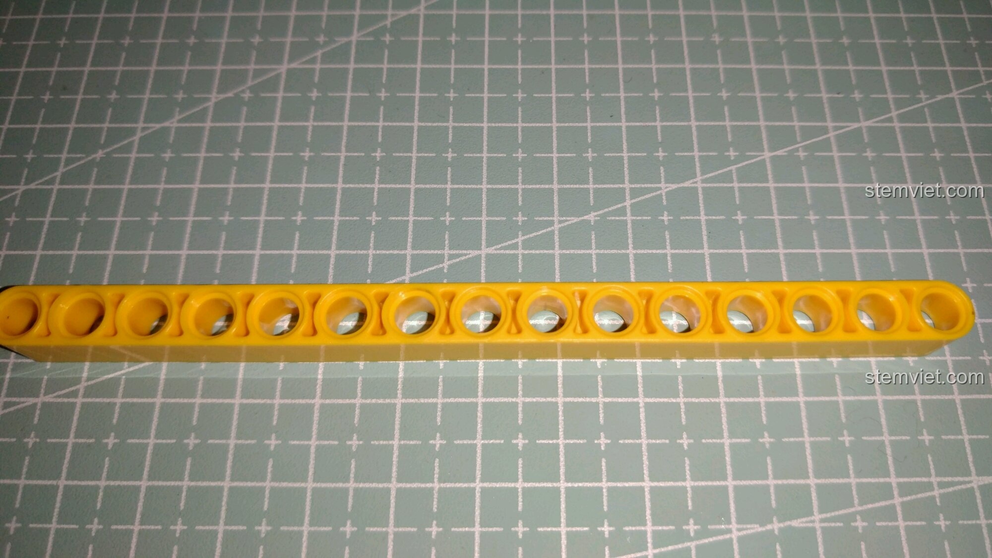 Thanh dầm vàng của đồ chơi mô hình Xe Đua Cổ Điển Ba Bánh Winner, chất lượng khuôn đúc.