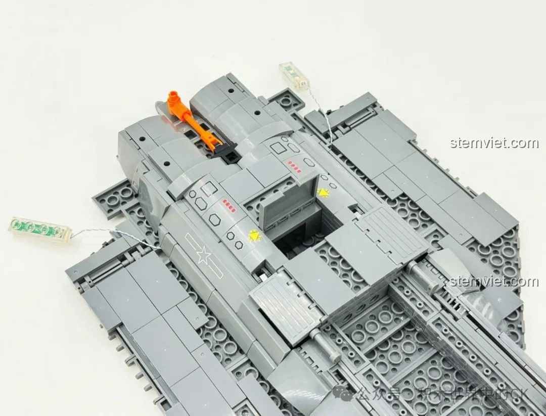 Đồ chơi xây dựng Máy bay chiến đấu J-35 202255 với cấu trúc bên trong phức tạp và chi tiết.