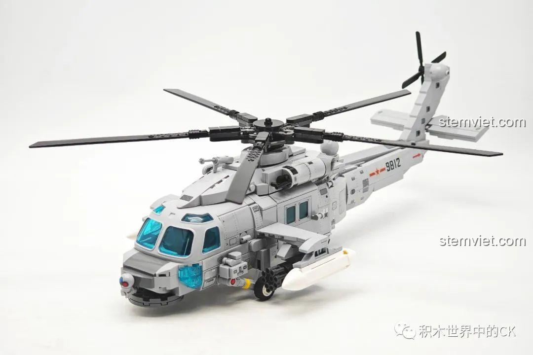 Góc nhìn ngang của mô hình Máy bay trực thăng Z-20 SEMBO hoàn thiện, một sản phẩm đồ chơi xây dựng đáng tiền.