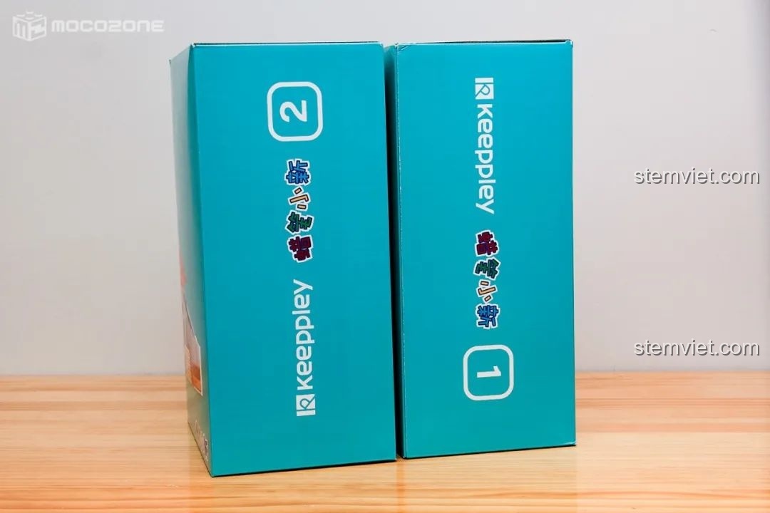 Cạnh bên của hai hộp nhỏ được đánh số 1 và 2, giúp phân loại các bước lắp ráp bộ đồ chơi xây dựng 20612.