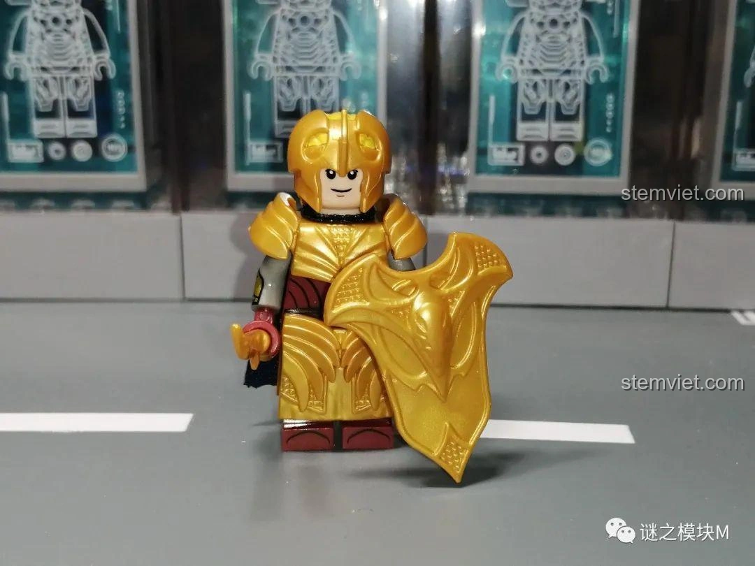 Minifigure Tinh Linh KORUIT KT1050 giáp vàng với kiếm và khiên, chi tiết trang phục đẹp mắt.