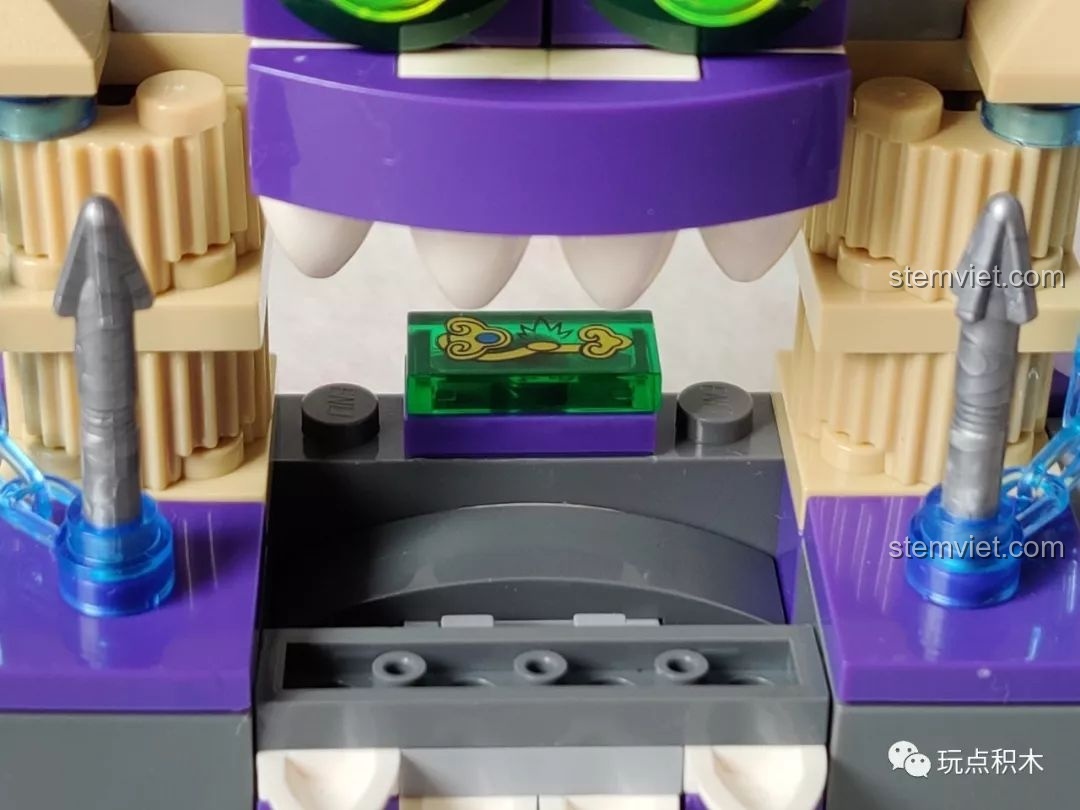 Cận cảnh viên gạch in hình 'Ngọc Như Ý' trong bộ lắp ráp Hồ Lô Huynh Đệ Enlighten 2501.