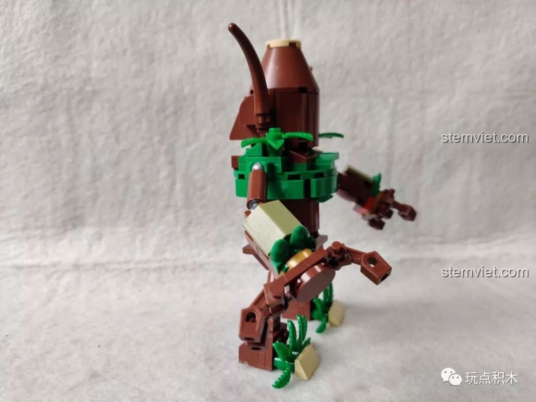 Góc nghiêng khác của mô hình Thụ Nhân trong bộ lắp ráp Hồ Lô Huynh Đệ Enlighten 2502.