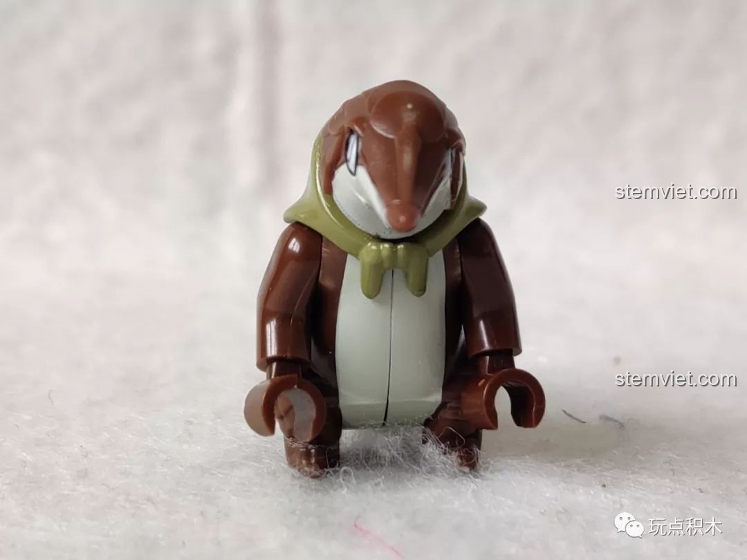 Cận cảnh bánh xe trong suốt của mô hình xe chiến đấu chuột trong bộ lắp ráp Hồ Lô Huynh Đệ Enlighten 2504.