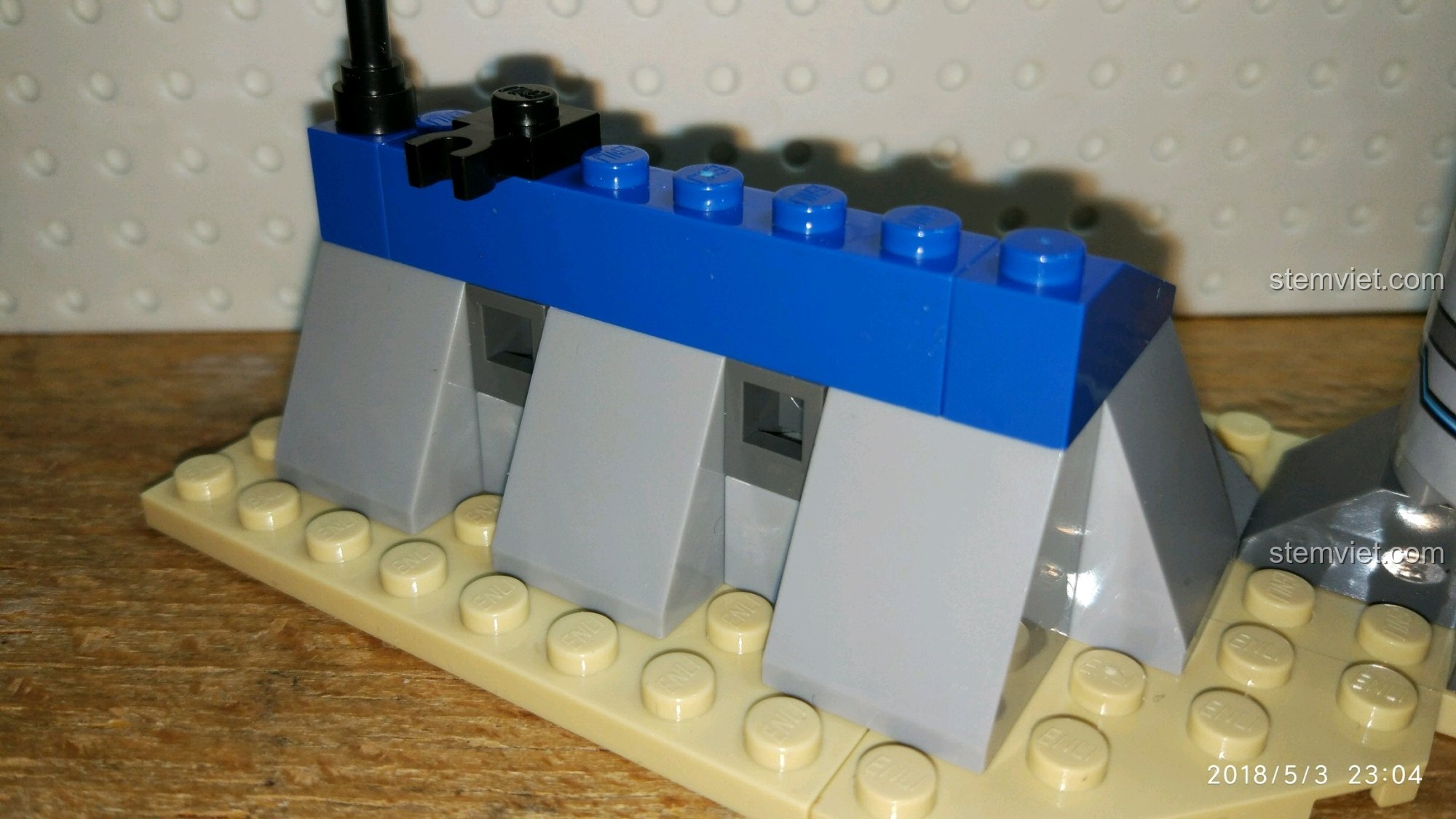 Tháp canh của trạm tiền tiêu Enlighten 2716, đồ chơi xếp hình Máy bay ném bom cho trẻ em từ 6 tuổi