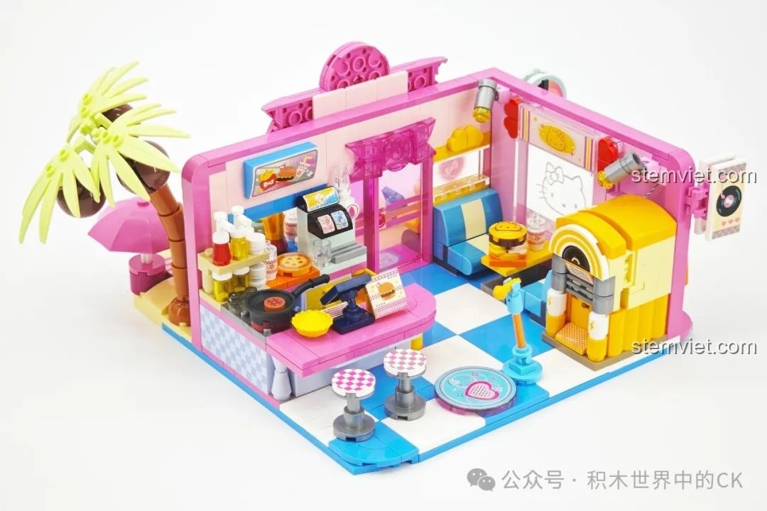 Nội thất bên trong mô hình Nhà hàng Hamburger Hello Kitty Bãi Biển TC2032, với quầy bar và máy hát đĩa.