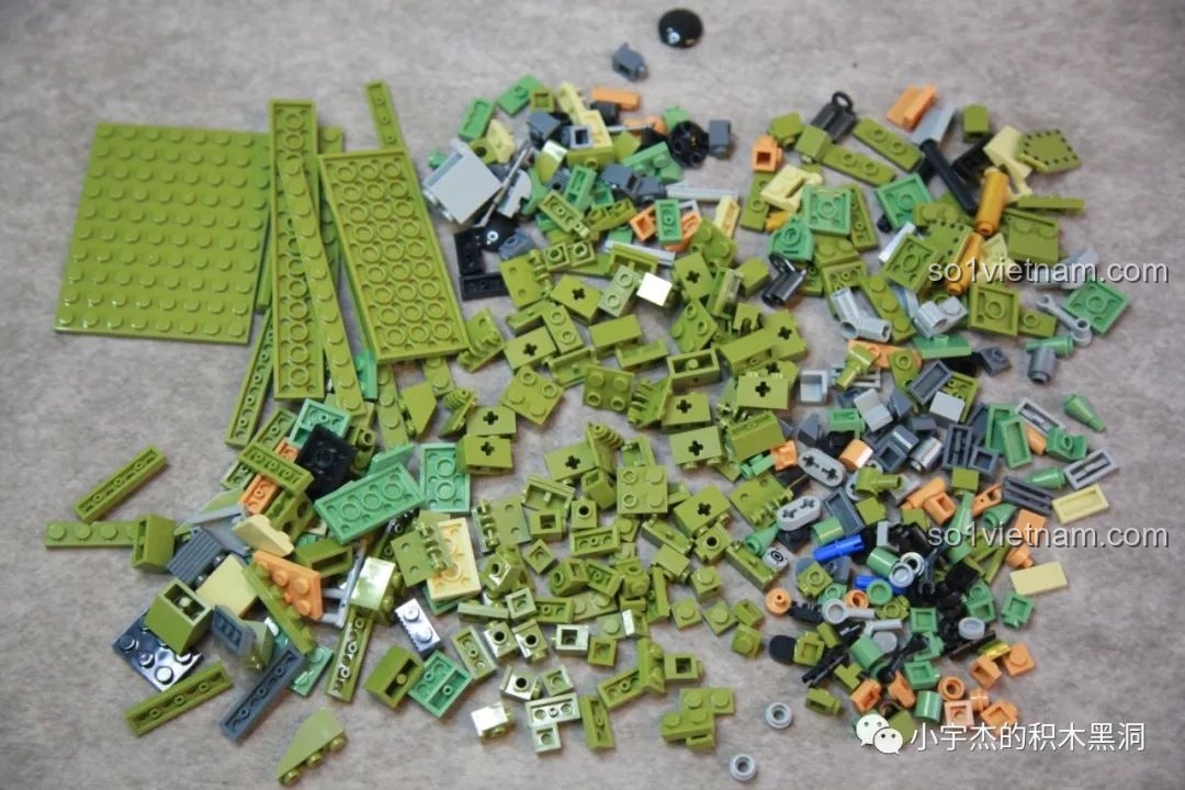 Toàn bộ gạch của bước 2 được đổ ra, chuẩn bị lắp ráp thêm chi tiết động cơ và khoang lái.