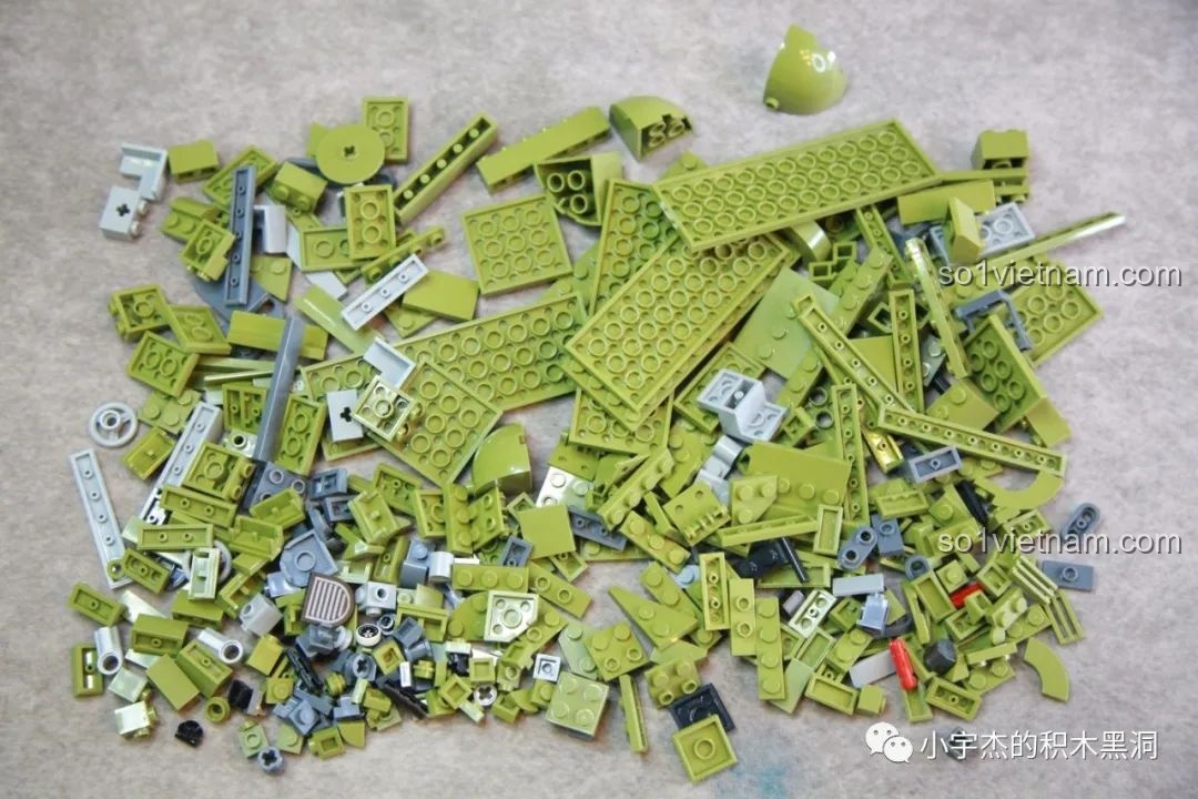 Toàn bộ gạch của bước 3 được đổ ra, sẵn sàng lắp ráp nòng pháo và cơ cấu bên trong.