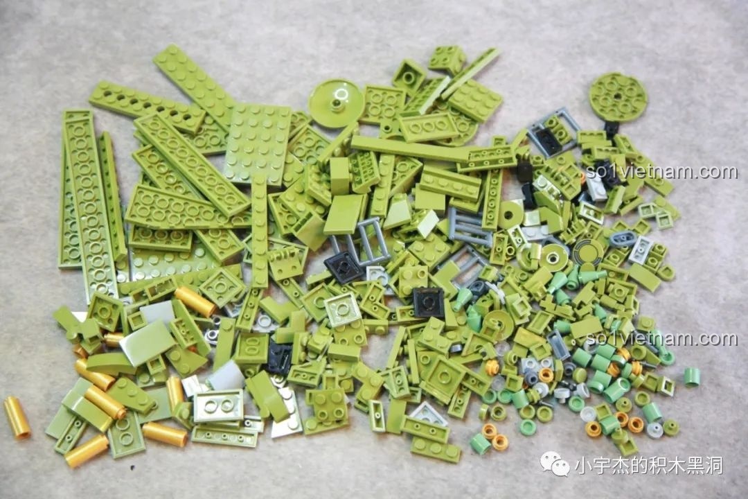 Toàn bộ gạch của bước 5 được đổ ra, chuẩn bị cho việc lắp ráp các chi tiết nội thất cuối cùng.