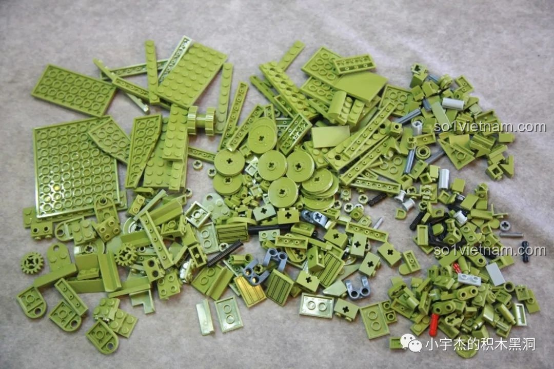 Toàn bộ gạch của bước 6 được đổ ra, chuẩn bị cho việc lắp ráp các module giáp và nóc xe.