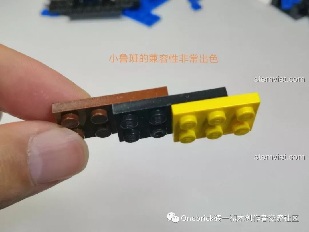 Thử nghiệm lắp các mảnh ghép của Sluban và các hãng khác với nhau, chứng tỏ độ tương thích hoàn hảo.