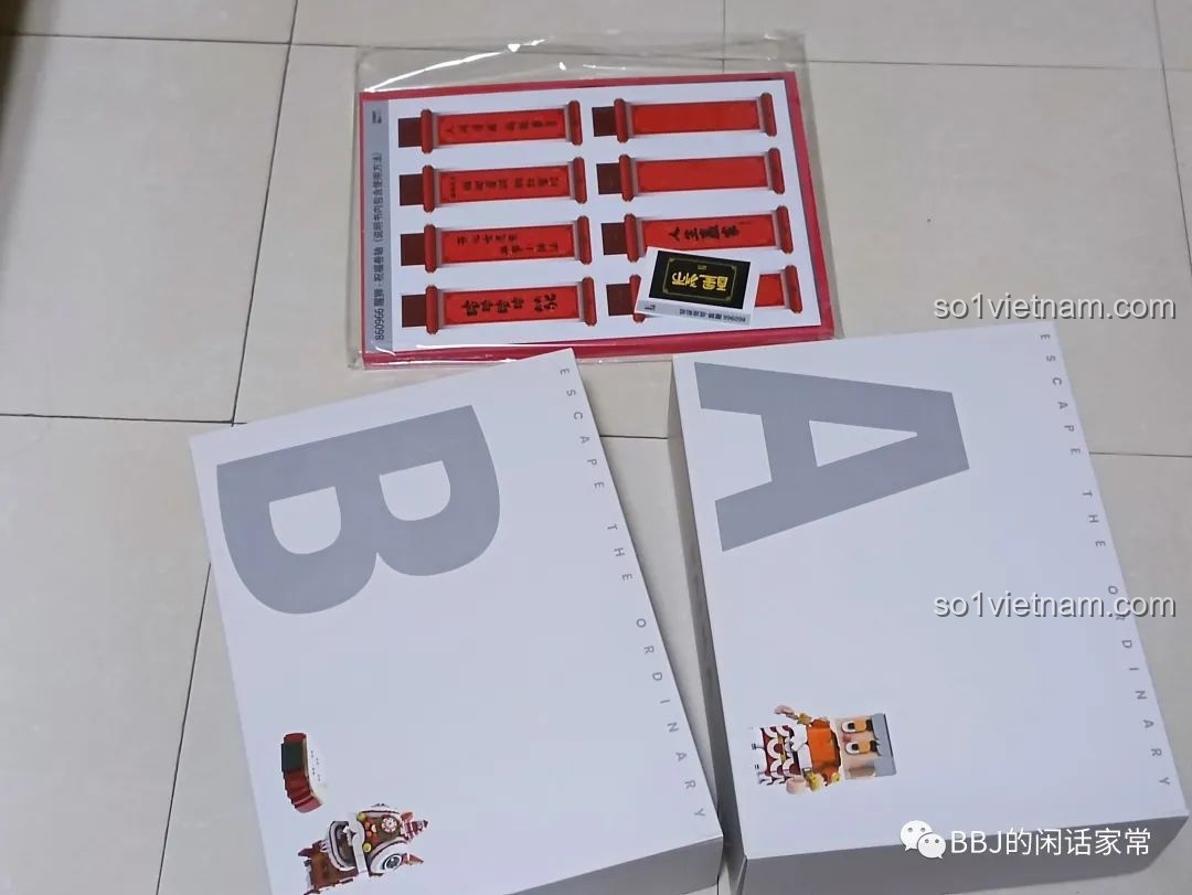 Hai hộp nhỏ A, B và bộ sticker đi kèm