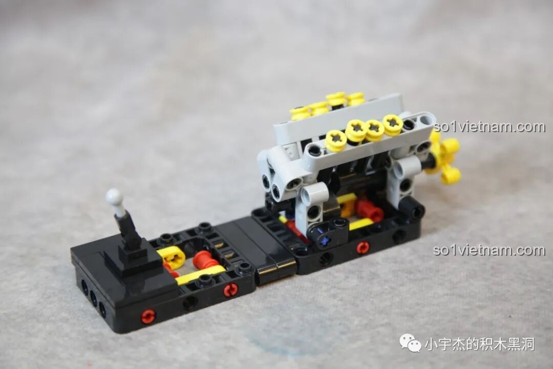 Mô hình động cơ và cần số được lắp ráp riêng biệt của McLaren Senna GTR 673002.