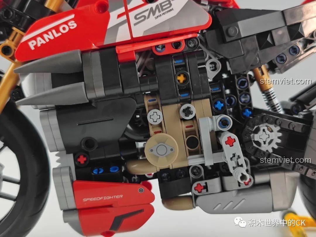 Động cơ của đồ chơi lắp ghép Chiến mã tốc độ Streetfighter V4 SP 672006 xịn giá rẻ.