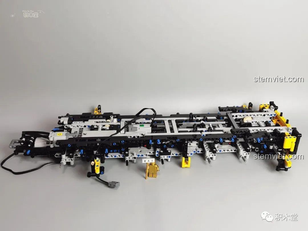 Động cơ V6 của Taigaole T4004 Xe Cẩu Bánh Lốp, được thiết kế để liên kết với chuyển động của xe.