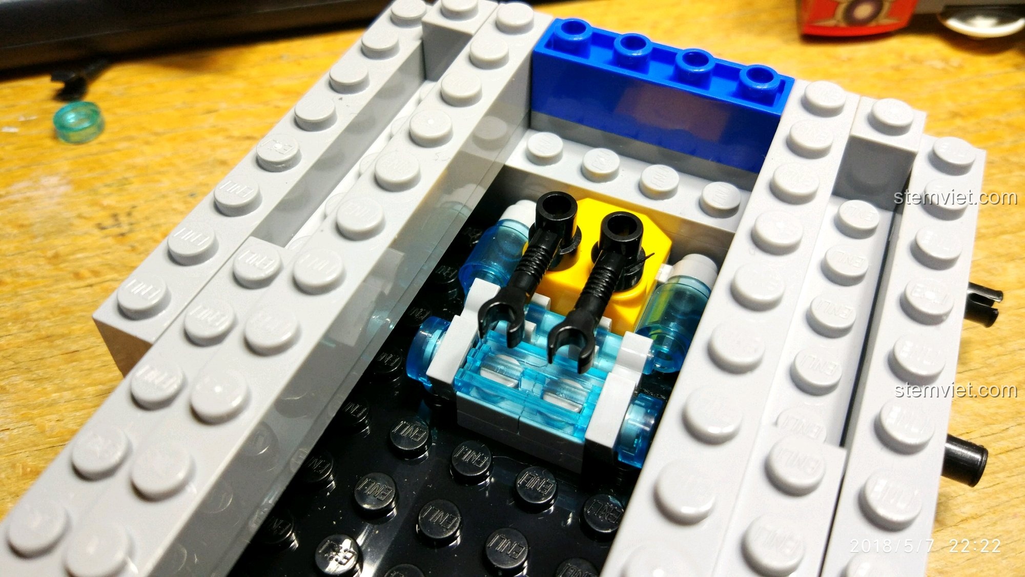 Cận cảnh chi tiết động cơ bên trong khung gầm của Xe Tăng Khải Huyền QMAN 2713.