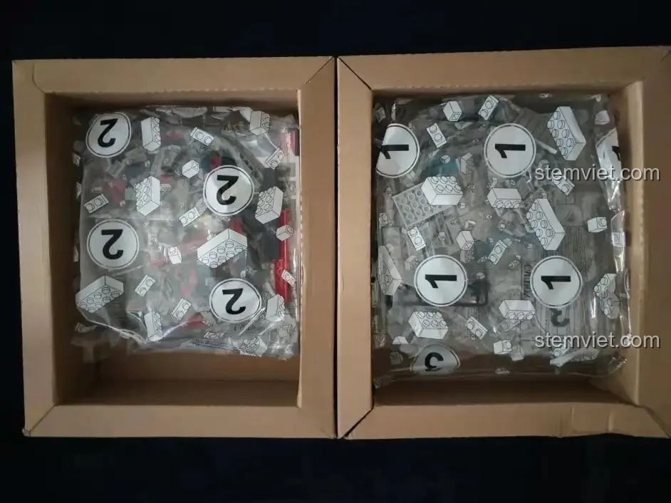 Bên trong hộp WOMA C0897, các túi mảnh ghép được đóng gói cẩn thận trong các hộp carton nhỏ.