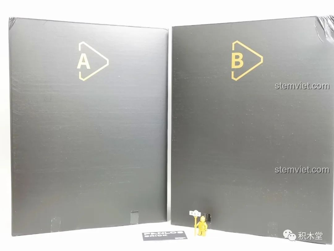 Hai hộp bên trong A và B của bộ lắp ráp Xe kéo tên lửa Patriot 628014, cho thấy sự đóng gói cao cấp.