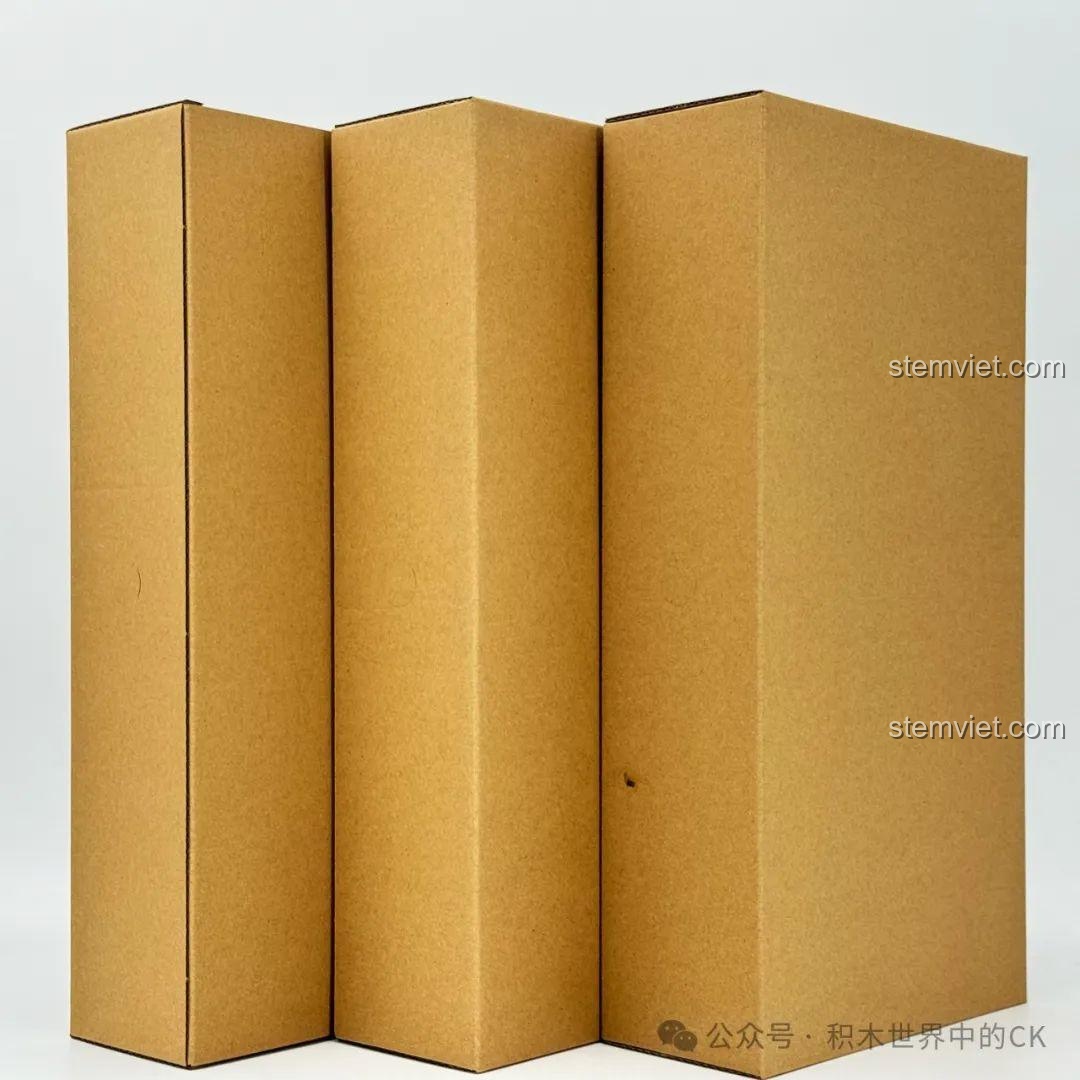 Bên trong hộp lớn là 3 hộp carton nhỏ, giúp phân loại các chi tiết của bộ đồ chơi mô hình Phi đội bay trên tàu sân.