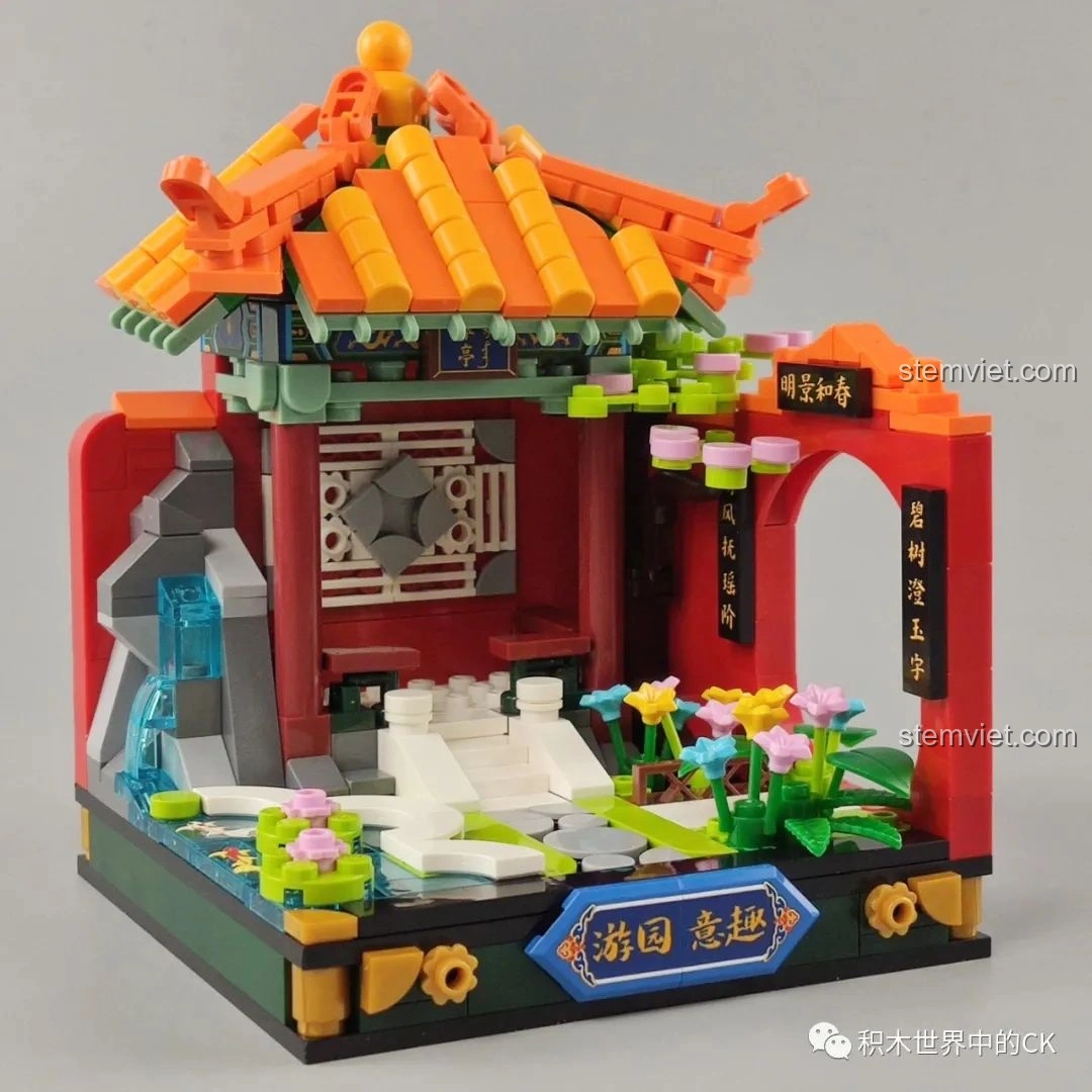 Mặt sau mô hình Keeppley K10145 Du Viên Ý Thú, các mảnh ghép được kết nối chắc chắn, bền vững.