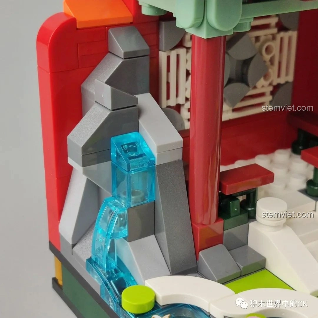 Du Viên Ý Thú với minifigure cung nữ, tạo nên bức tranh sống động về cuộc sống cung đình.