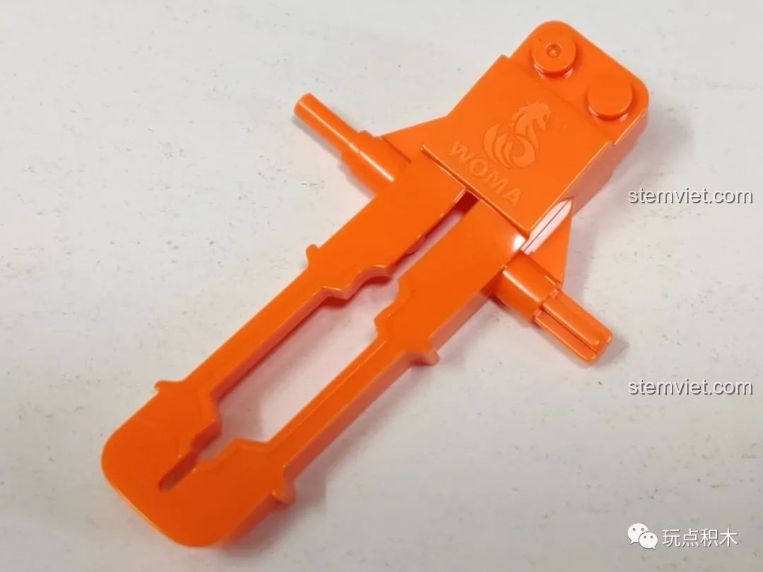 Dụng cụ gỡ gạch màu cam đặc trưng của hãng WOMA, một công cụ hữu ích đi kèm trong bộ C9123.