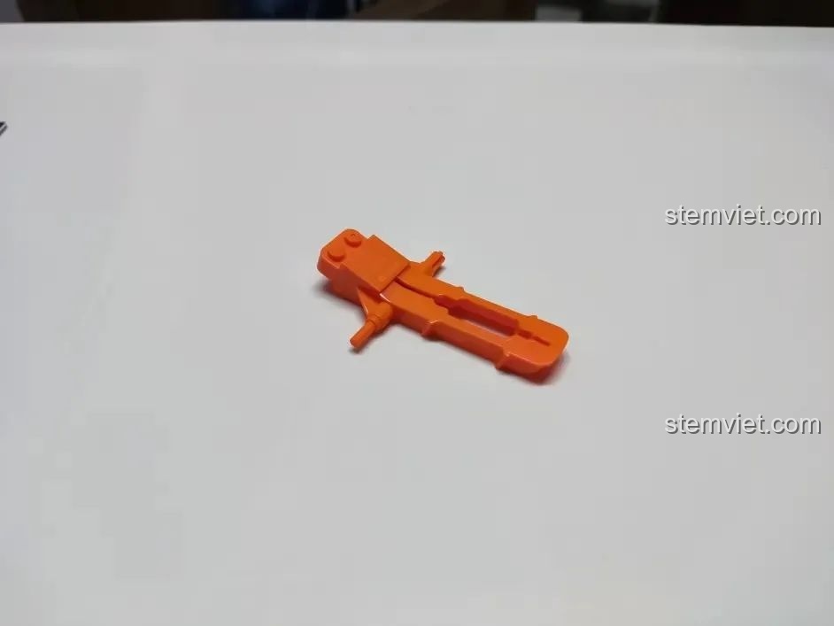 Dụng cụ tháo gạch màu cam độc đáo đi kèm trong bộ lắp ráp máy bay trực thăng WOMA C0898.