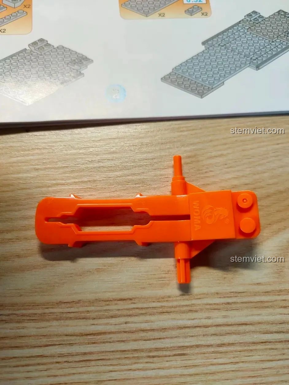 Dụng cụ tháo gỡ mảnh ghép màu cam đi kèm trong bộ lắp ráp WOMA C0897, rất hữu ích khi lắp sai.