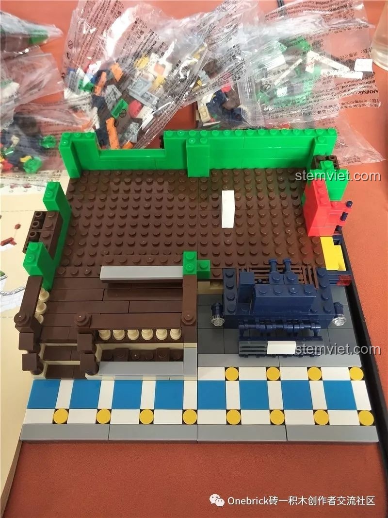 Xây dựng các bức tường xanh của tầng một trong bộ lắp ráp Tòa nhà phố ẩm thực WANGE 6313.