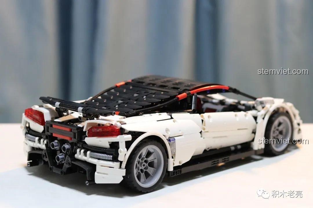 Góc chụp 3/4 từ phía sau của bộ xếp hình Xe MOC GTR V10 của Paul Van De Bulk Carolyn's.