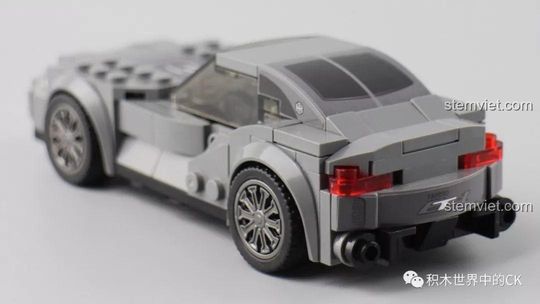 Phần đuôi xe của mô hình Toyota FT-1 SEMBO 607031, thiết kế gọn gàng và thể thao.