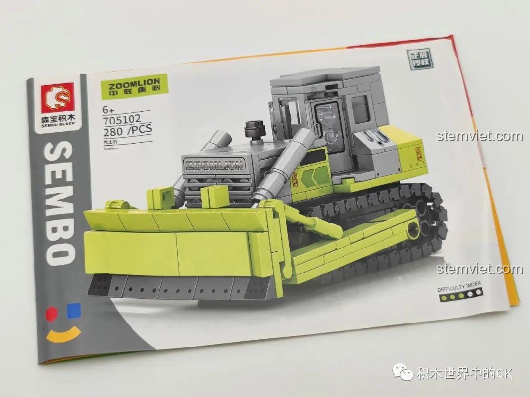 Phần đuôi mô hình xe ủi SEMBO 705102 Zoomlion, thiết kế gọn gàng, các chi tiết nhỏ như đèn hậu được tái hiện chính xác.