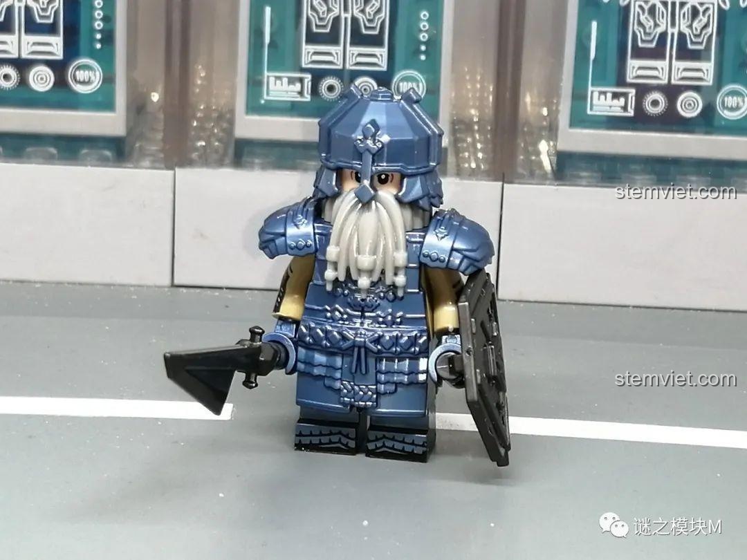 Minifigure Dwarf Warrior XP-417 với giáp xanh và kiếm