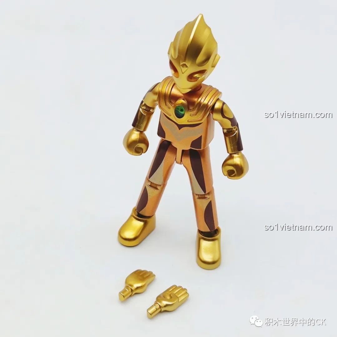 Dyna Ultraman Shiny Type với phụ kiện trong Bộ Sưu Tập Ultraman 2023.
