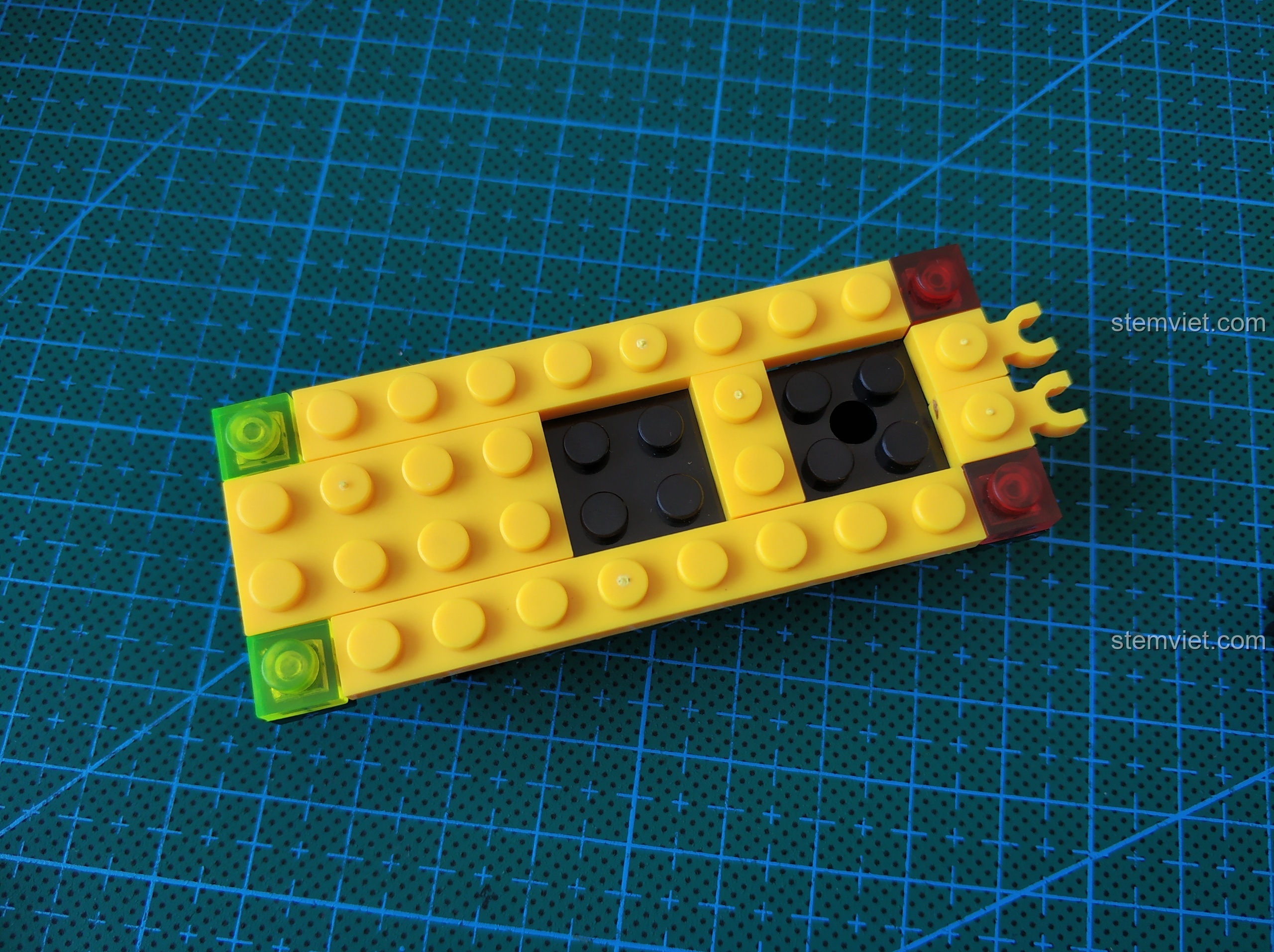 Quá trình lắp ráp phần thân xe cứu hộ bờ biển 0389