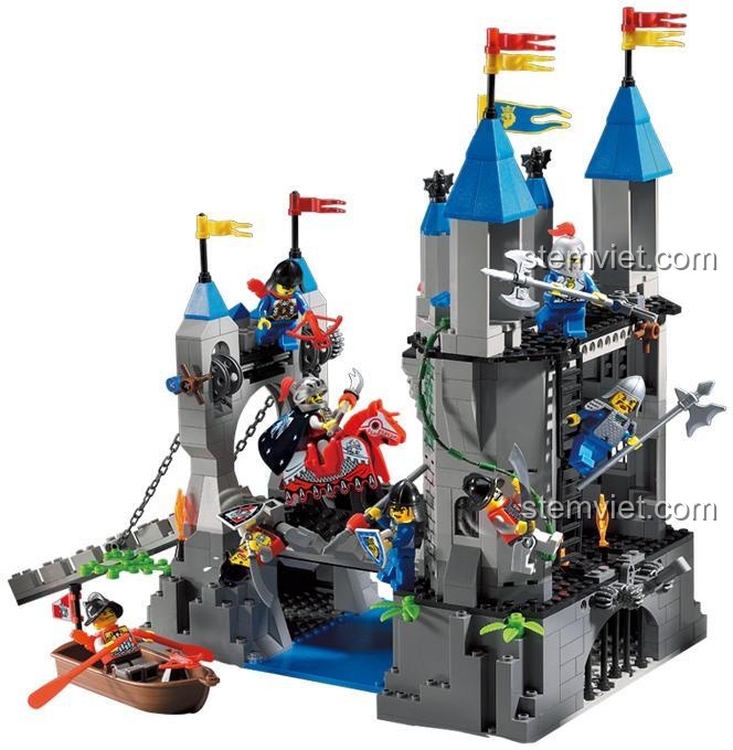 Đồ chơi xây dựng Enlighten 1022 Lâu Đài Hiệp Sĩ Cầu Treo Sư Vương, thể hiện các chi tiết chiến đấu và minifigure, phù hợp bé trai 6 tuổi.