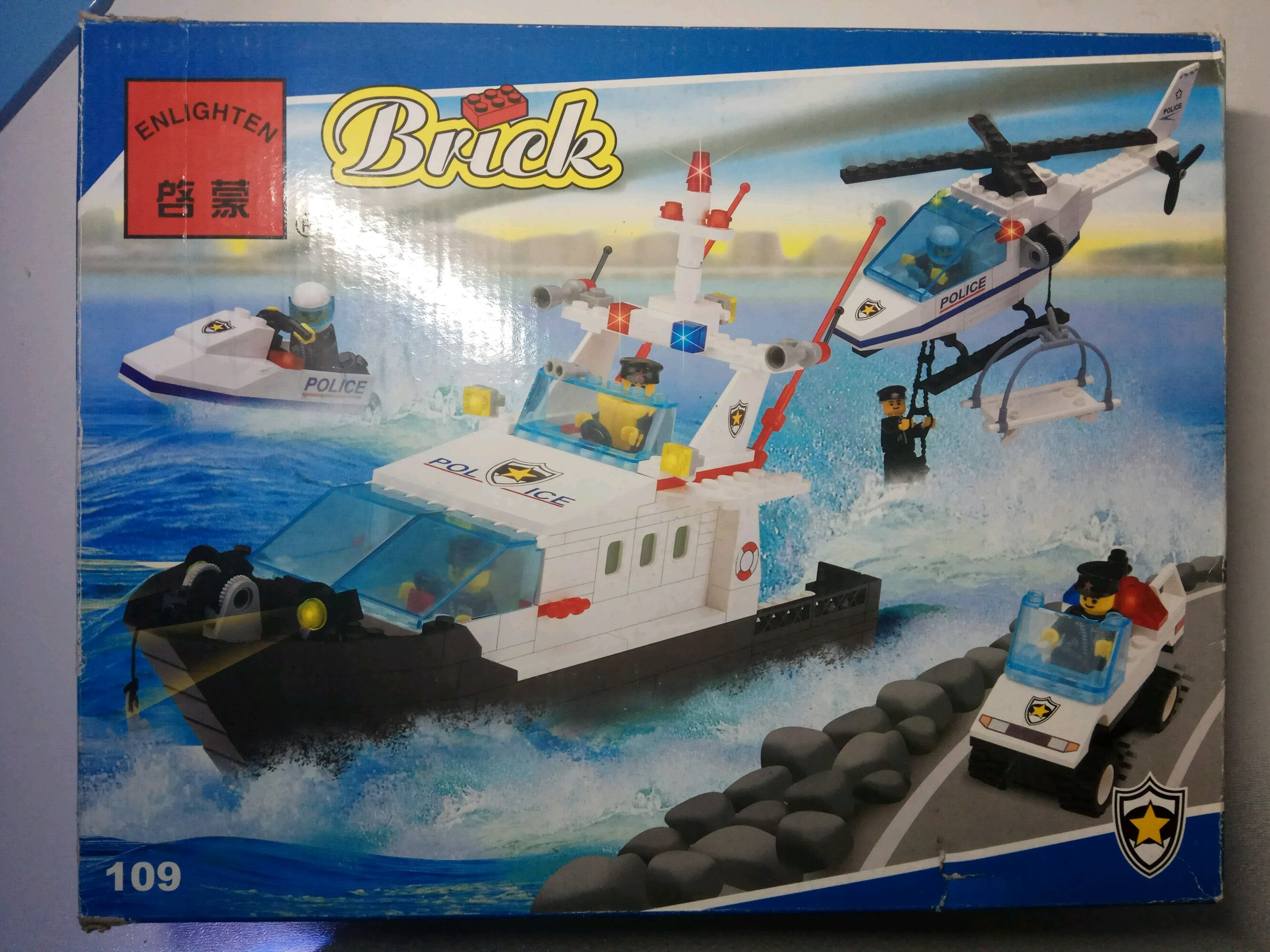 Hộp đồ chơi xếp hình Enlighten 109 chủ đề cảnh sát huấn luyện hải lục không, phù hợp cho bé trai 6 tuổi.