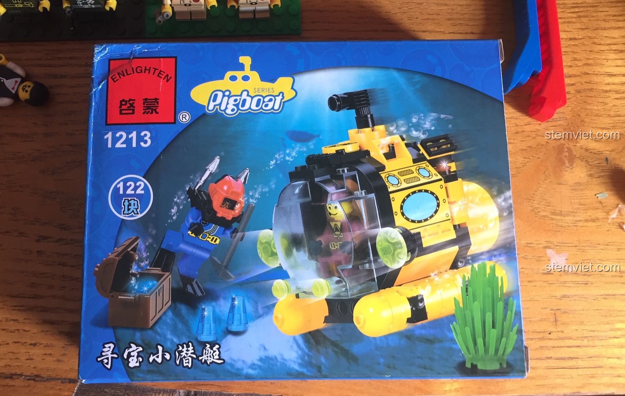 Hộp đồ chơi lắp ráp Tàu Ngầm Thăm Dò Kho Báu ENLIGHTEN 1213 với hình ảnh tàu ngầm và người nhái.