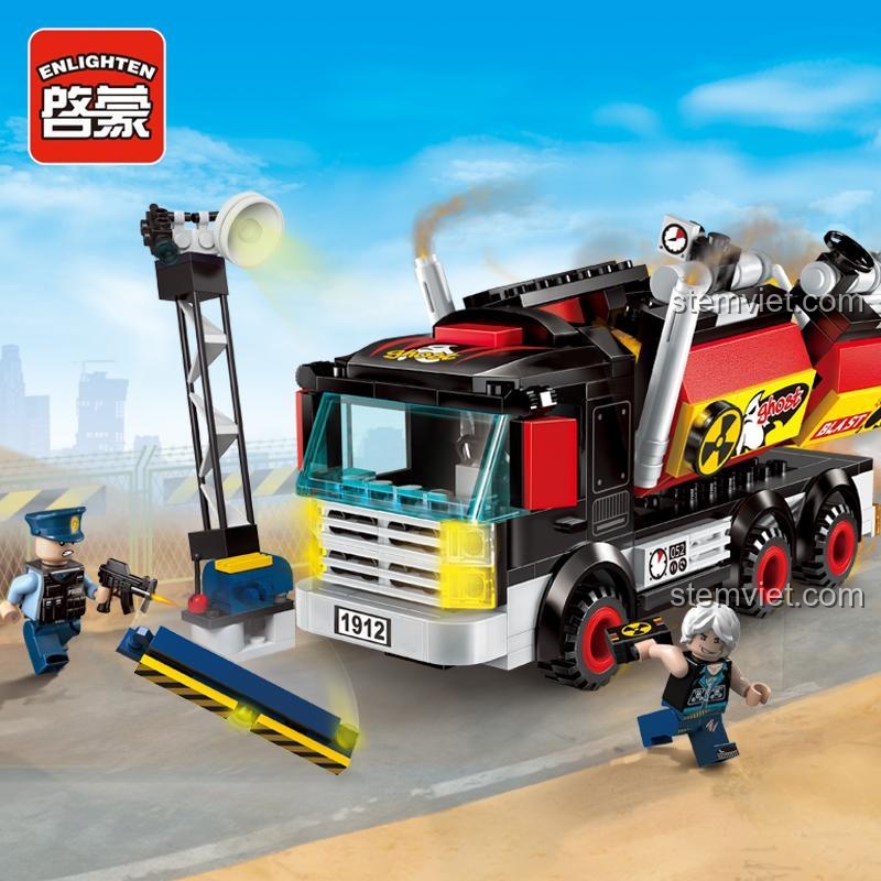 Đồ chơi lắp ghép Xe cảnh sát chiến đấu ENLIGHTEN 1912 với đèn pha sáng, xe tải tự hủy và minifigure cảnh sát, tăng cường tư duy cho bé trai.