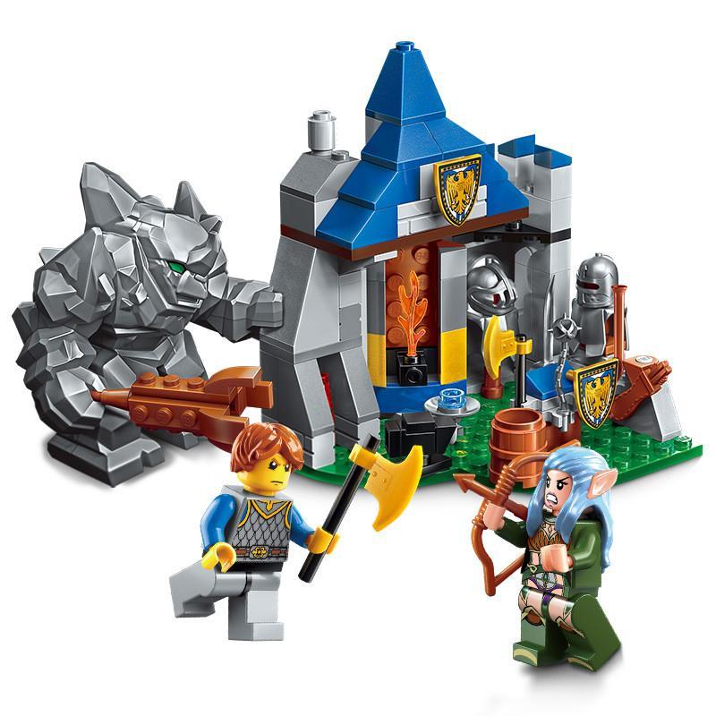 Bộ đồ chơi Người Khổng Lồ Tấn Công Doanh Trại Enlighten 2303, cảnh chiến đấu kịch tính cho bé trai 6 tuổi, giá tốt.