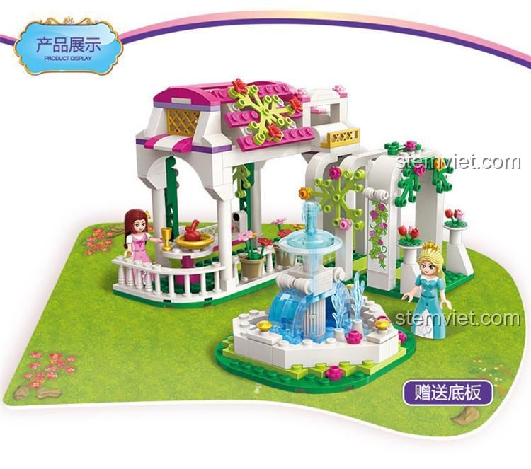 Toàn cảnh bộ xây dựng Enlighten 2602 Lâu đài Công chúa Leah hoàn chỉnh, bao gồm hành lang hoa hồng và đài phun nước, trên đế xanh.