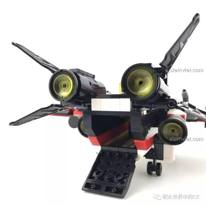 Đuôi của Máy bay ném bom Enlighten 2716 Máy Bay Ném Bom Tia Chớp Đen có thể điều chỉnh, tăng khả năng cơ động. Đồ chơi mô hình máy bay quân sự.