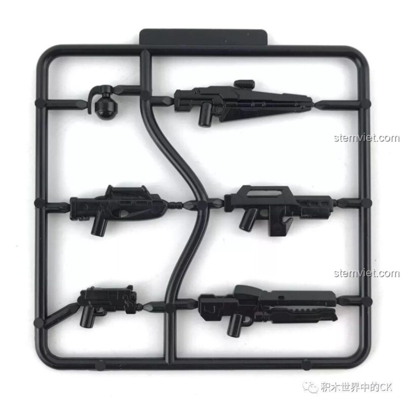 Hai minifigure Hans từ bộ lắp ghép Enlighten 2716 Máy Bay Ném Bom Tia Chớp Đen, với trang phục quân sự. Đồ chơi mô hình cho bé trai 6 tuổi.