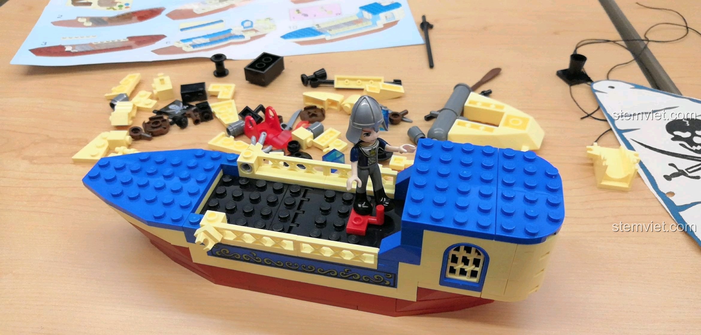 Lắp ráp sàn tàu và khoang chứa đồ Enlighten 304 Tàu Hải Tặc Minh Châu
