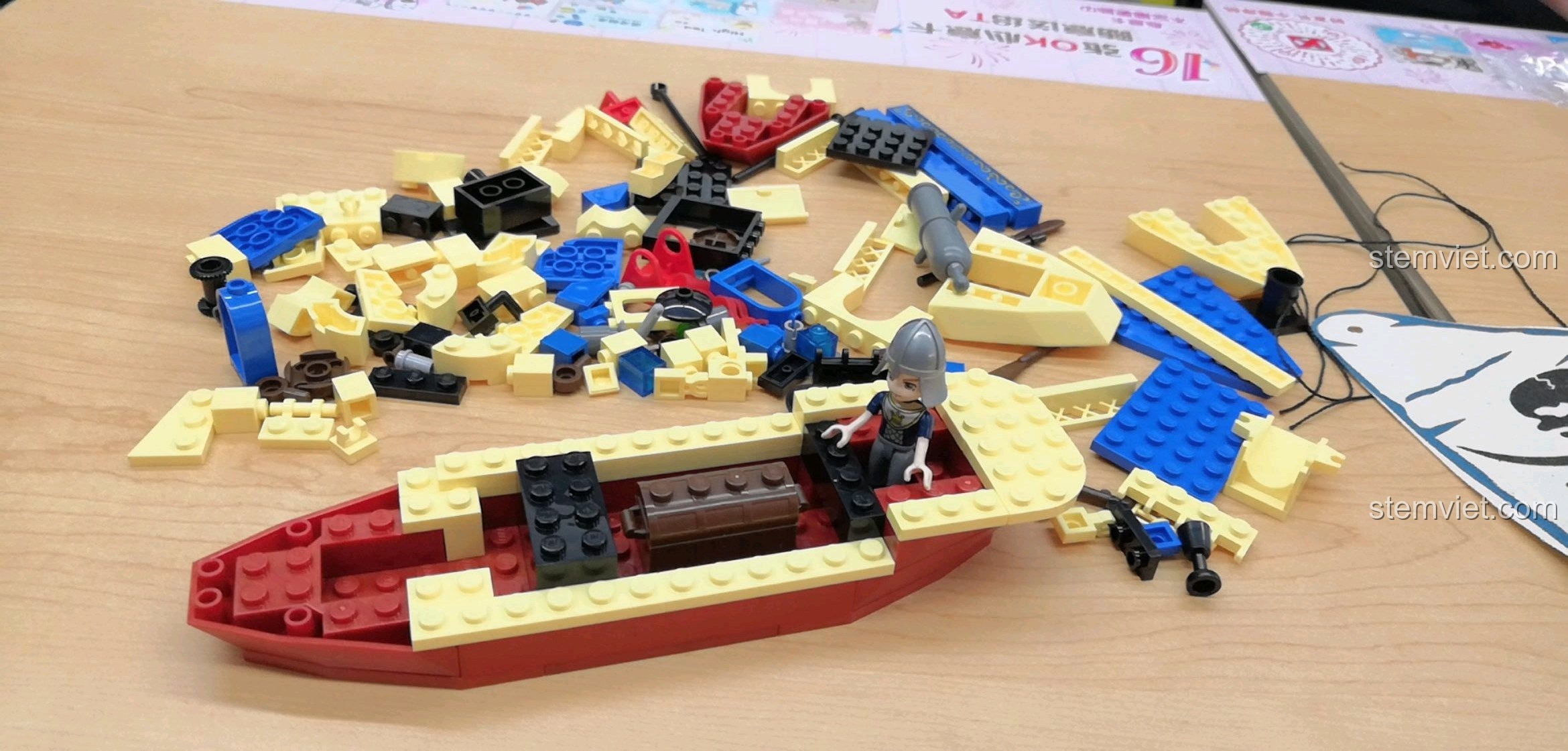 Quá trình lắp ráp phần thân tàu Enlighten 304 Tàu Hải Tặc Minh Châu