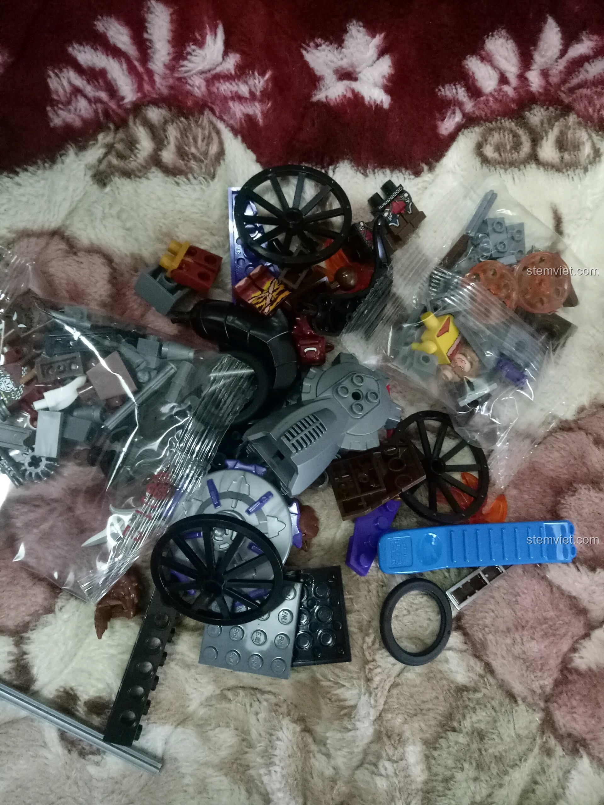 Các mảnh ghép rời của bộ đồ chơi lắp ráp Enlighten 3801 Tây Du Ký