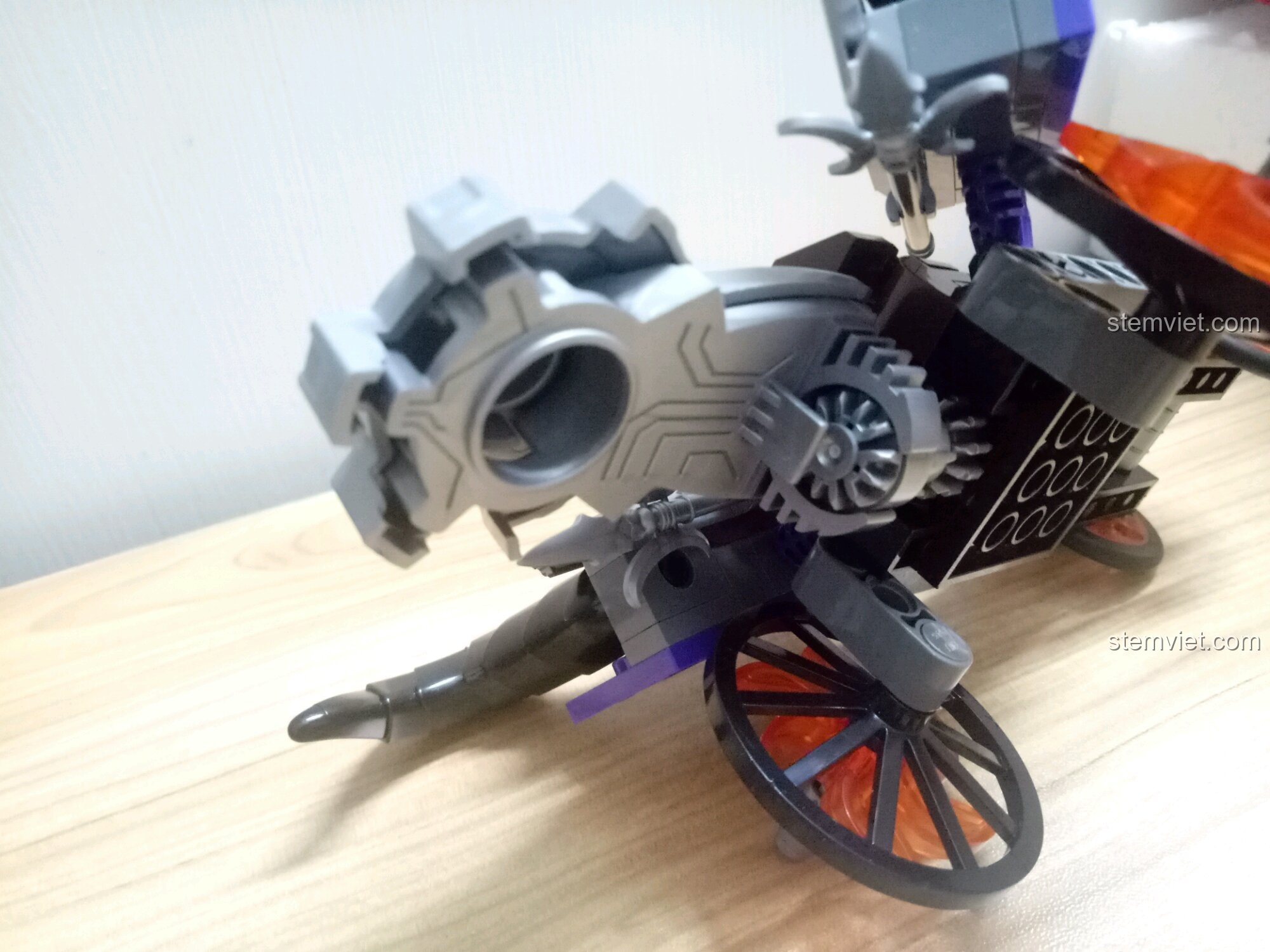 Toàn bộ bộ lắp ráp Enlighten 3801 Tây Du Ký: Tôn Ngộ Không và Xe Yêu Binh đã hoàn chỉnh.