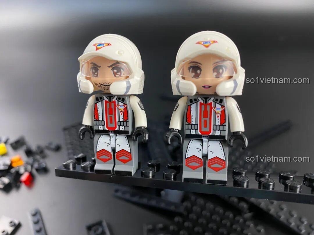 Chi tiết đèn pha của xe tuần tra Delam Patrol Car Enlighten 75039, thiết kế ấn tượng, phù hợp bé trai yêu thích xe cộ.